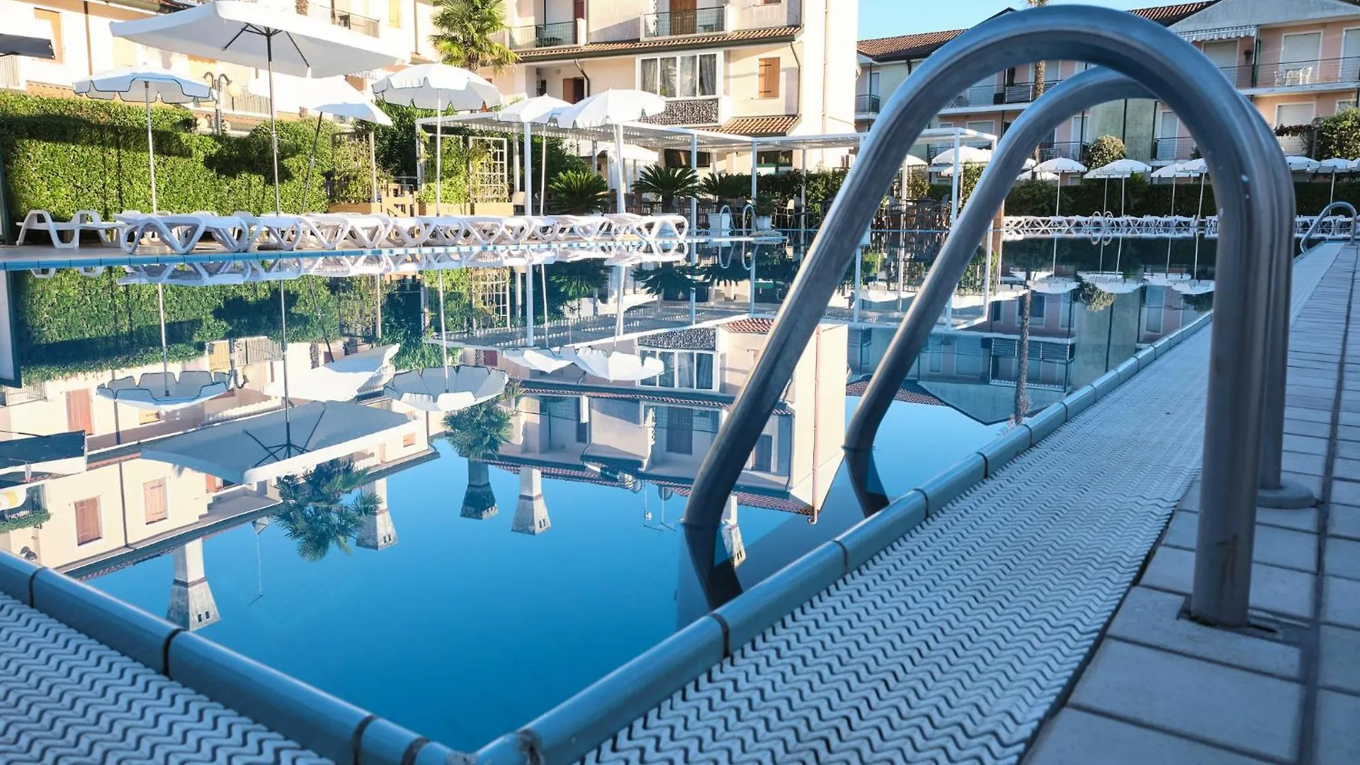 Apartment In A Residence With Pool In Rosolina Rosolina Mare